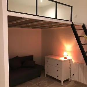 https://superbe-appart-rustique.fr-provencehotel.com