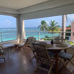 https://appartement-cosy-les-pieds-dans-leau.comcaribbean.com